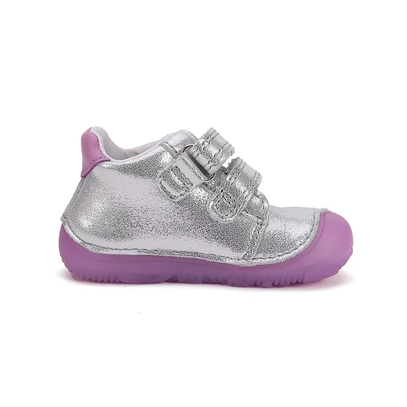 Kislány barefoot zárt cipő